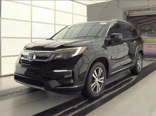 Crystal Black Pearl 2022 Honda Pilot Touring 7-Passenger