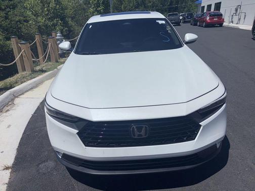 Platinum White Pearl 2023 Honda Accord EX