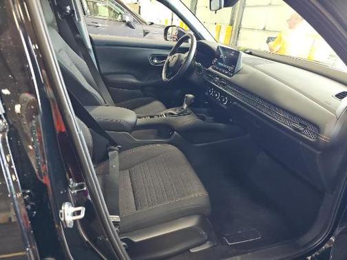 Crystal Black Pearl 2025 Honda HR-V Sport