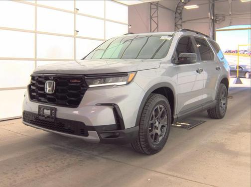 Lunar Silver Metallic 2024 Honda Pilot TrailSport