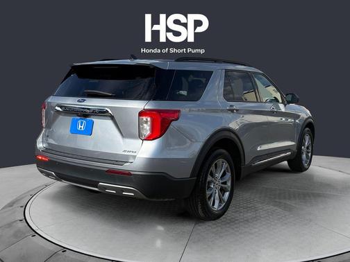 Iconic Silver Metallic 2022 Ford Explorer XLT