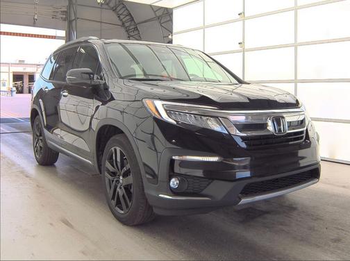 Crystal Black Pearl 2021 Honda Pilot Touring 7-Passenger