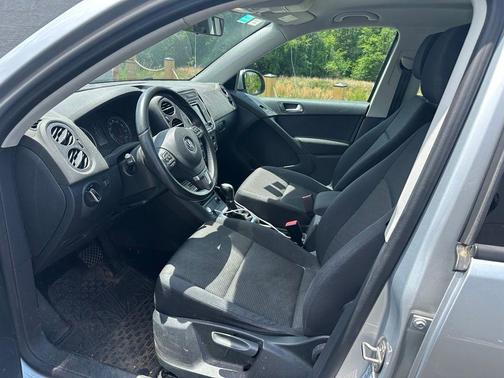 Reflex Silver Metallic 2017 Volkswagen Tiguan Limited 2.0T S