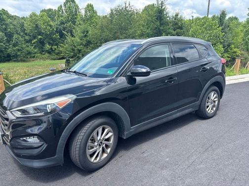 Black Noir Pearl 2016 Hyundai TUCSON SE