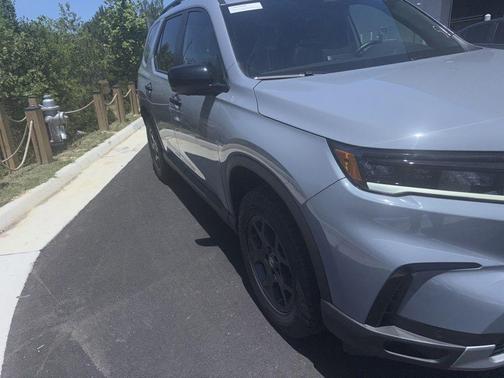 Sonic Gray Pearl 2025 Honda Pilot TrailSport