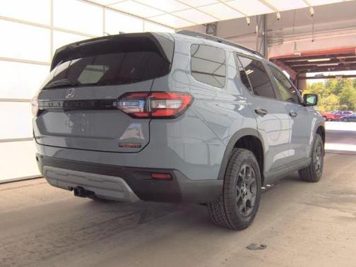 Sonic Gray Pearl 2025 Honda Pilot TrailSport
