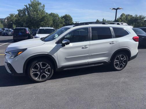 Crystal White Pearl 2023 Subaru Ascent Limited 7-Passenger
