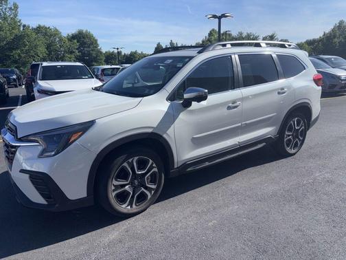 Crystal White Pearl 2023 Subaru Ascent Limited 7-Passenger