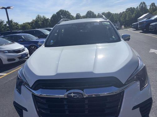 Crystal White Pearl 2023 Subaru Ascent Limited 7-Passenger