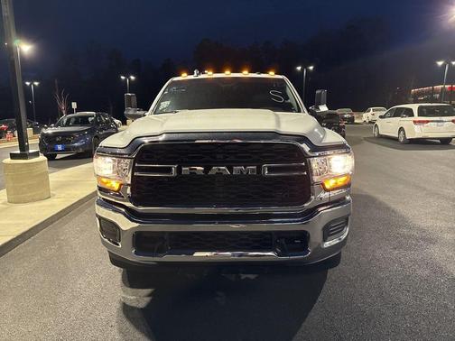 Bright White Clearcoat 2022 RAM 3500 Tradesman