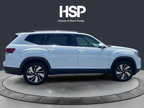 Pure White 2025 Volkswagen Atlas 2.0T SE w/Technology