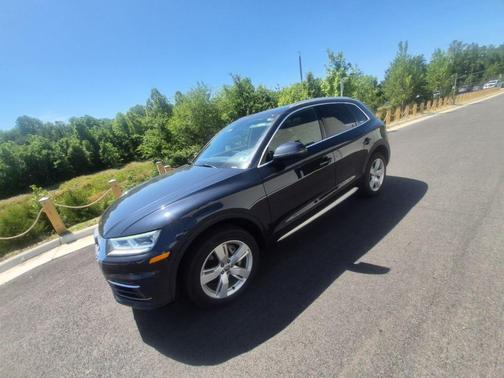 Moonlight Blue Metallic 2018 Audi Q5 2.0T Tech Premium