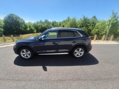 Moonlight Blue Metallic 2018 Audi Q5 2.0T Tech Premium