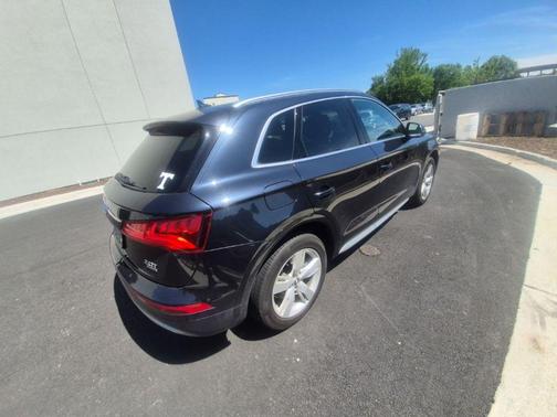 Moonlight Blue Metallic 2018 Audi Q5 2.0T Tech Premium