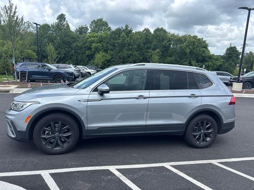 Pyrite Silver Metallic 2024 Volkswagen Tiguan 2.0T SE