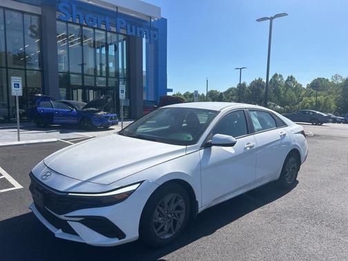 White 2024 Hyundai ELANTRA SEL