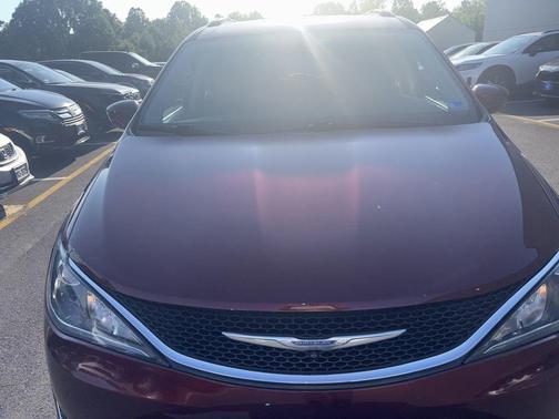 Velvet Red Pearlcoat 2018 Chrysler Pacifica Touring-L