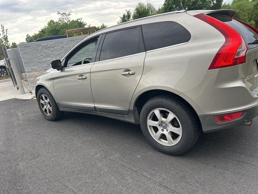 Seashell Metallic 2012 Volvo XC60 3.2