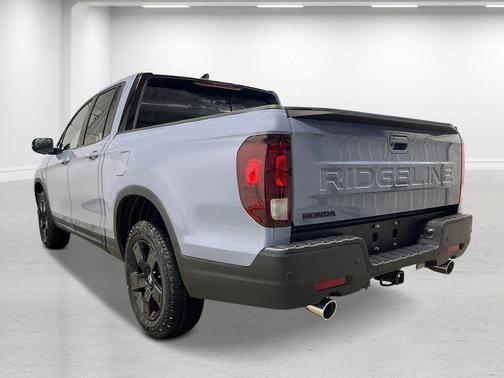 Sonic Gray Pearl 2026 Honda Ridgeline Black Edition Two-Tone