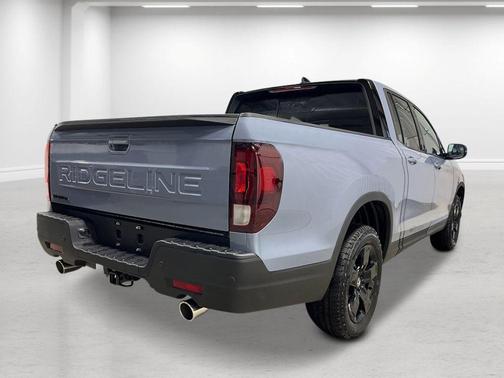 Sonic Gray Pearl 2026 Honda Ridgeline Black Edition Two-Tone
