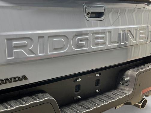 Sonic Gray Pearl 2026 Honda Ridgeline Black Edition Two-Tone