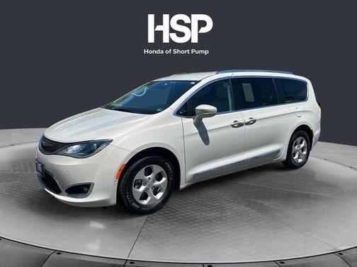 White 2017 Chrysler Pacifica Touring-L Plus