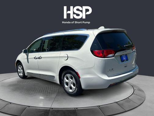 White 2017 Chrysler Pacifica Touring-L Plus