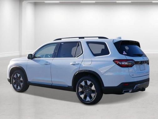 Platinum White Pearl 2026 Honda Pilot Elite