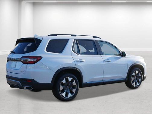 Platinum White Pearl 2026 Honda Pilot Elite
