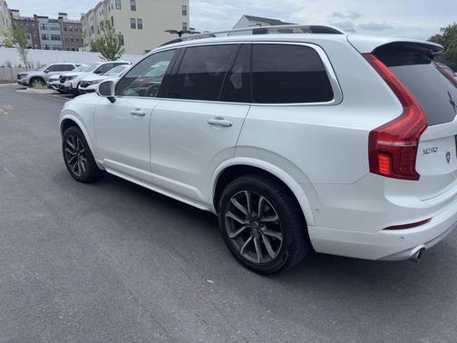 Crystal White 2018 Volvo XC90 T5 Momentum