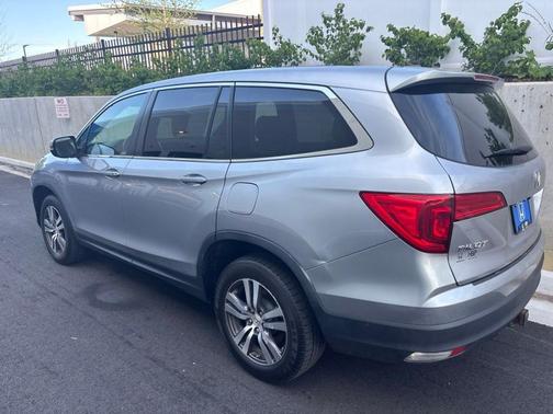 Lunar Silver Metallic 2017 Honda Pilot EX-L