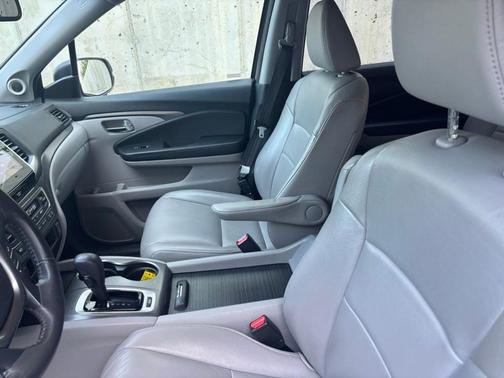 Lunar Silver Metallic 2017 Honda Pilot EX-L