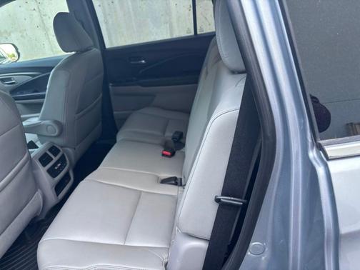Lunar Silver Metallic 2017 Honda Pilot EX-L