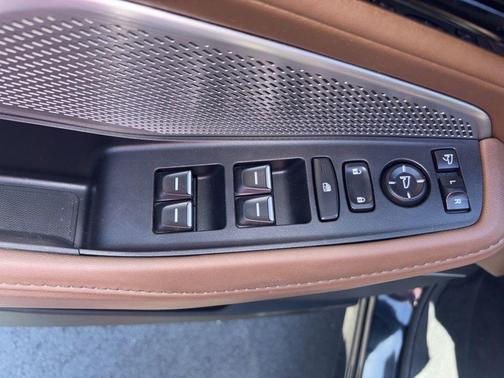 Majestic Black Pearl 2023 Acura MDX Technology