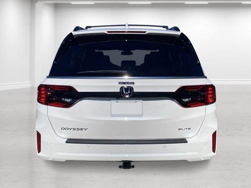Platinum White Pearl 2026 Honda Odyssey Elite