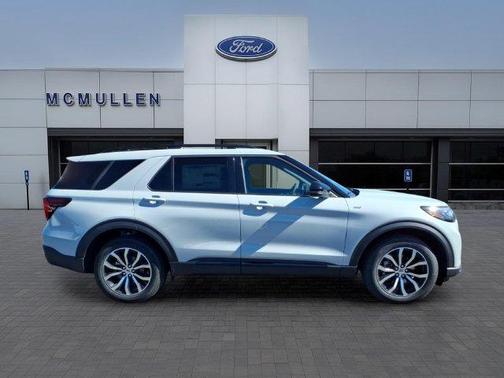 Avalanche Gray 2027 Ford Explorer ST-Line