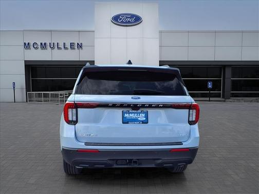 Space White Metallic 2026 Ford Explorer Active