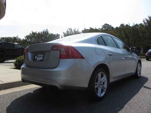 2015 Volvo S60 T5 Premier Plus