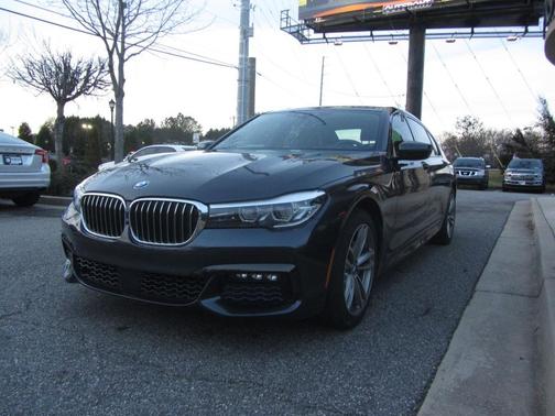 2018 BMW 740 740i Sedan