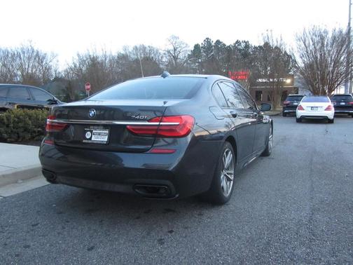 2018 BMW 740 740i Sedan