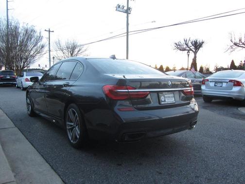 2018 BMW 740 740i Sedan