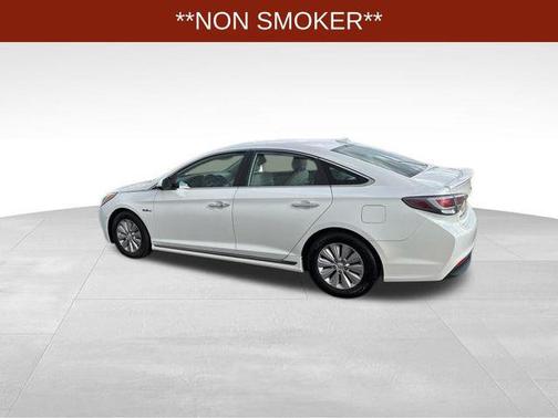 2017 Hyundai SONATA Hybrid SE