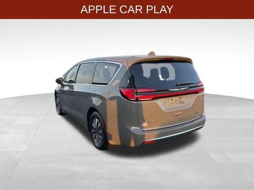 2022 Chrysler Pacifica Hybrid Touring L