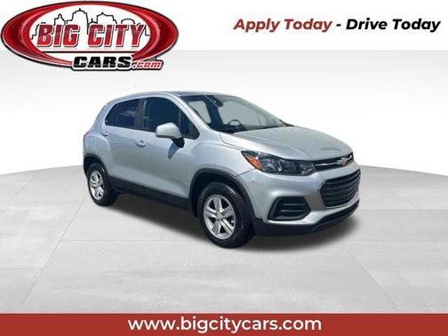 Silver Ice Metallic 2022 Chevrolet Trax LS