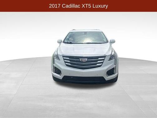 Crystal White Tricoat 2017 Cadillac XT5 Luxury