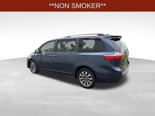 2020 Toyota Sienna XLE