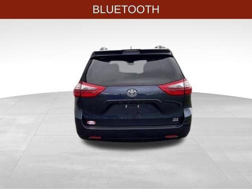 2020 Toyota Sienna XLE