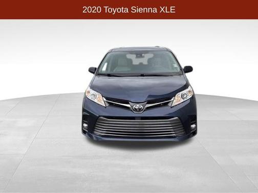 2020 Toyota Sienna XLE
