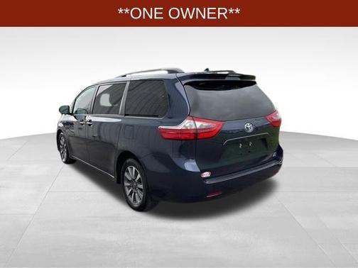 2020 Toyota Sienna XLE
