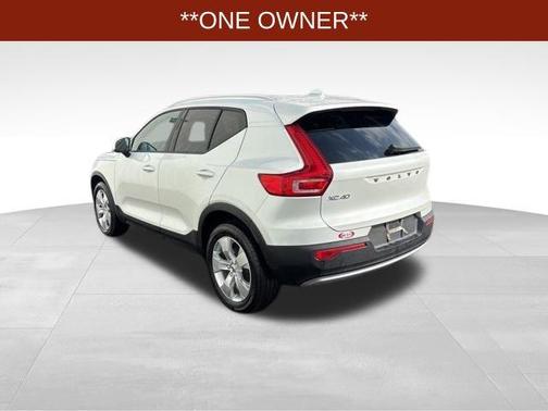 2021 Volvo XC40 T4 Momentum
